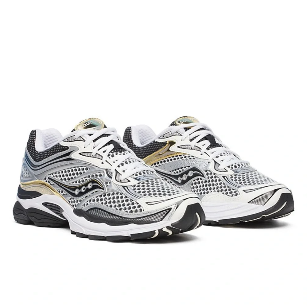 Saucony Progrid Omni 9‎ Men's Size 9.5 Women’s size 11 In Silver/Gold NWT In Box